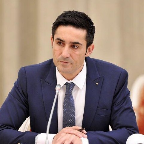 NEWS.ro: Claudiu Manda: Cât mai guvernaţi împotriva românilor, domnule Bolojan?