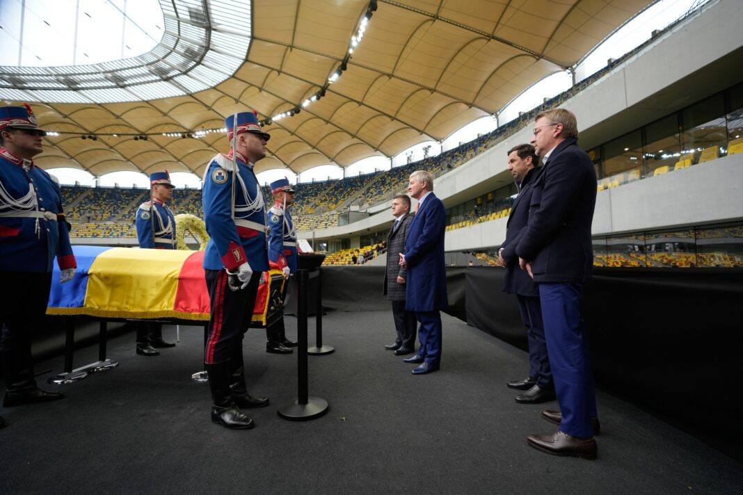 NEWS.ro: Cortegiul funerar cu sicriul în care se află trupul neînsufleţit al marelui antrenor Mircea Lucescu a plecat de la Arena Naţională. Slujba de înmormântare are loc la Biserica Elefterie din Capitală