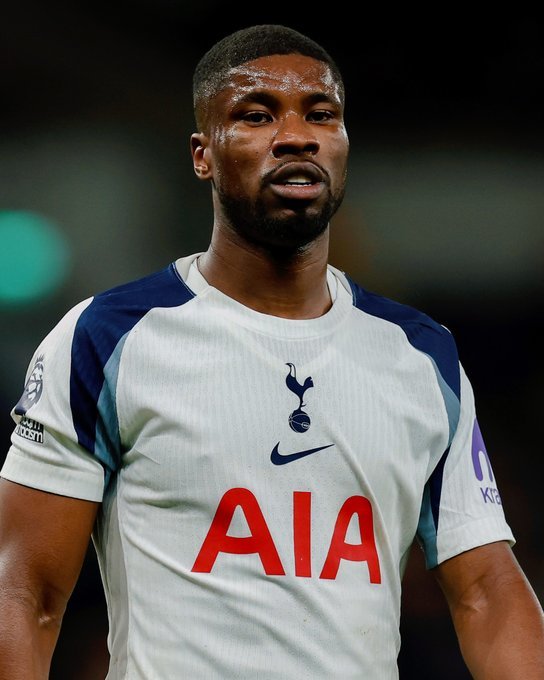 NEWS.ro: Danso, ţinta insultelor rasiste la meciul cu Brighton. Kevin are tot sprijinul nostru, atât ca jucător, cât şi ca persoană, anunţă Tottenham