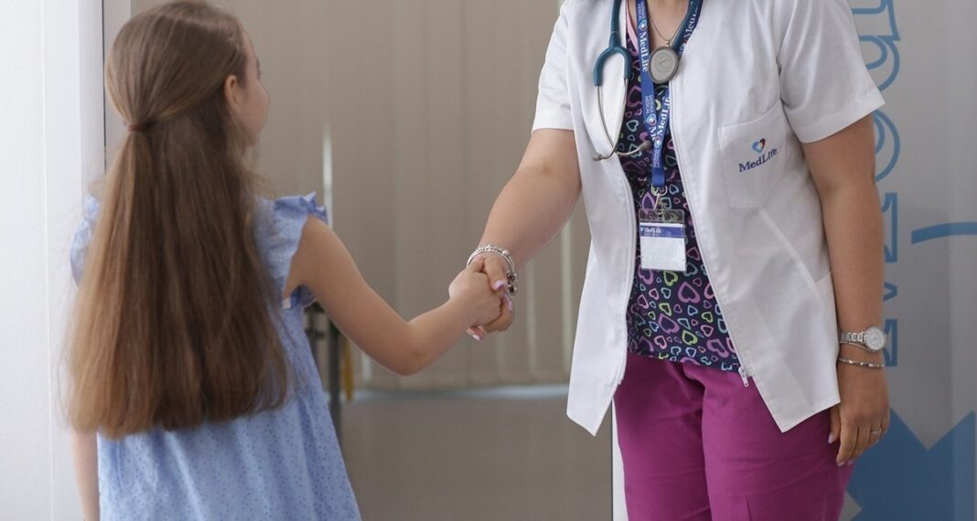 NEWS.ro: De ce antibioticele NU sunt necesare în virozele copiilor. Explicaţiile unui medic pediatru