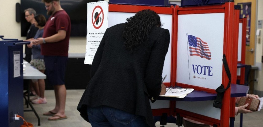 NEWS.ro: Democraţii obţin o victorie în referendumul din Virginia, care a aprobat o nouă hartă electorală în favoarea lor, o înfrângere a lui Trump