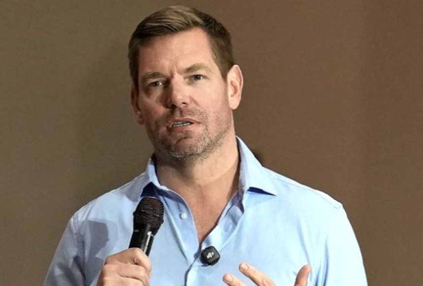 NEWS.ro: Democratul Eric Swalwell demisionează din Congresul american în urma unor acuzaţii de agresiuni sexuale