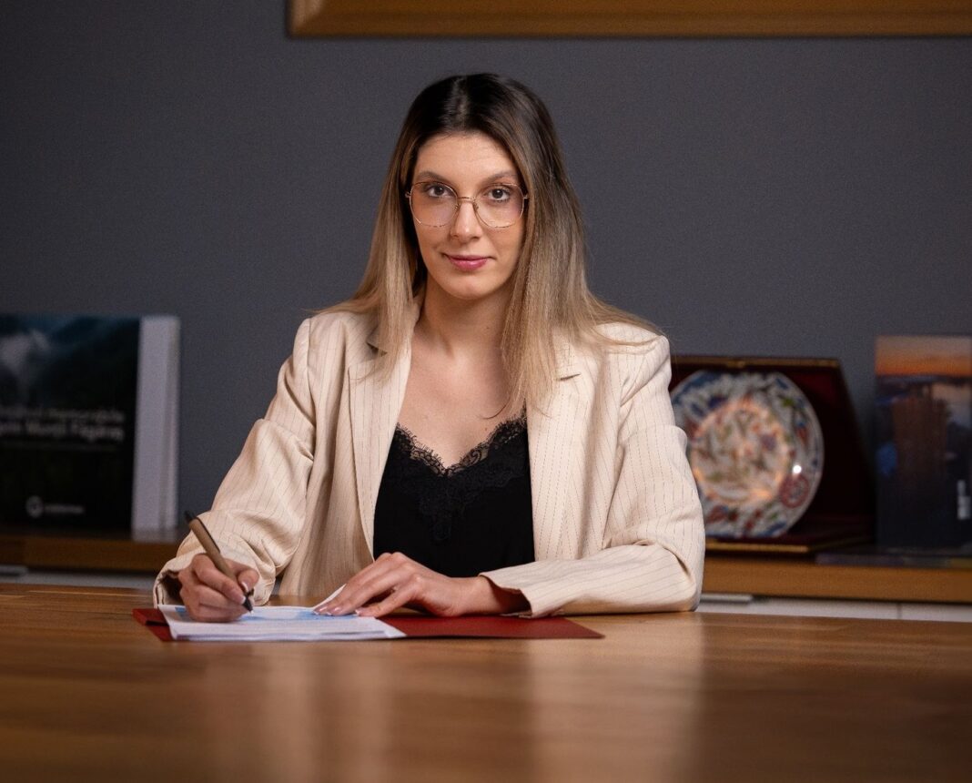 NEWS.ro: Diana Buzoianu anunţă că nu va aproba bugetul pentru acest an al Romsilva dacă acesta nu va include fonduri pentru camere de înregistrare pe care pădurarii să le poarte asupra lor