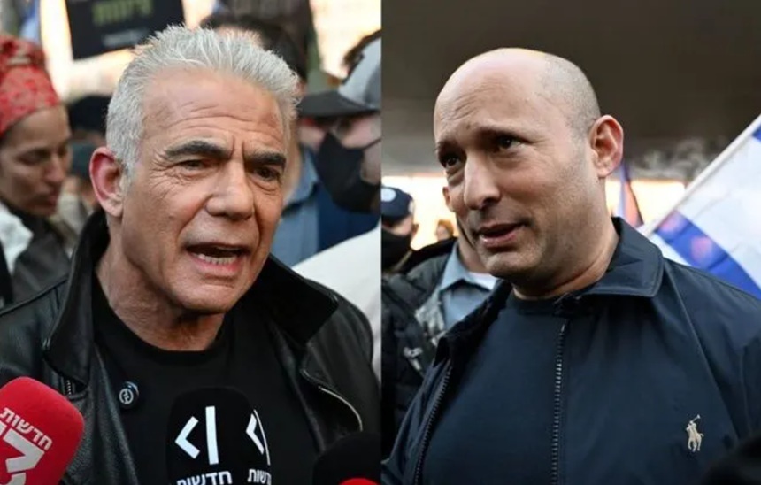 NEWS.ro: Doi foşti şefi de Guvern, Naftali Bennett şi liderul opoziţiei Yair Lapid, se unesc pentru a-l înfrânge pe Netanyahu în alegerile parlamentare din octombrie. Partidele lor, Yesh Atid şi Bennett 2026, fuzionează, anunţă Lapid