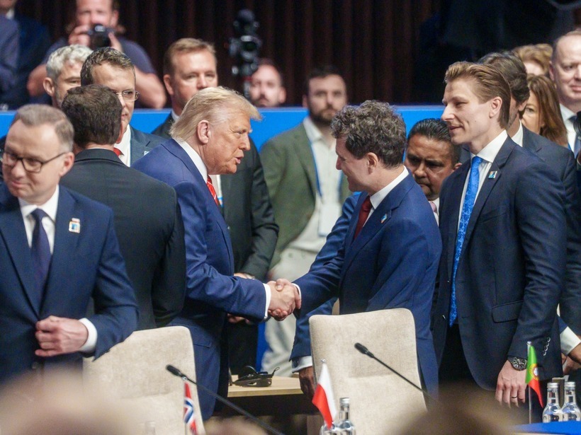 NEWS.ro: Donald Trump, răspuns la invitaţia preşedintelui Nicuşor Dan privind participarea la Summitul B9 la Bucureşti. Preşedintele SUA spune că nu poate ajunge, România va păstra legătura cu Departamentul secretarului de stat Marco Rubio - surse