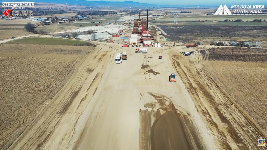 NEWS.ro: DRDP Iaşi distribuie imagini de pe loturile 1 şi 2 ale A7, unde stadiul lucrărilor este cuprins între 40% şi 43% / La ce se lucrează pe fiecare sector – VIDEO