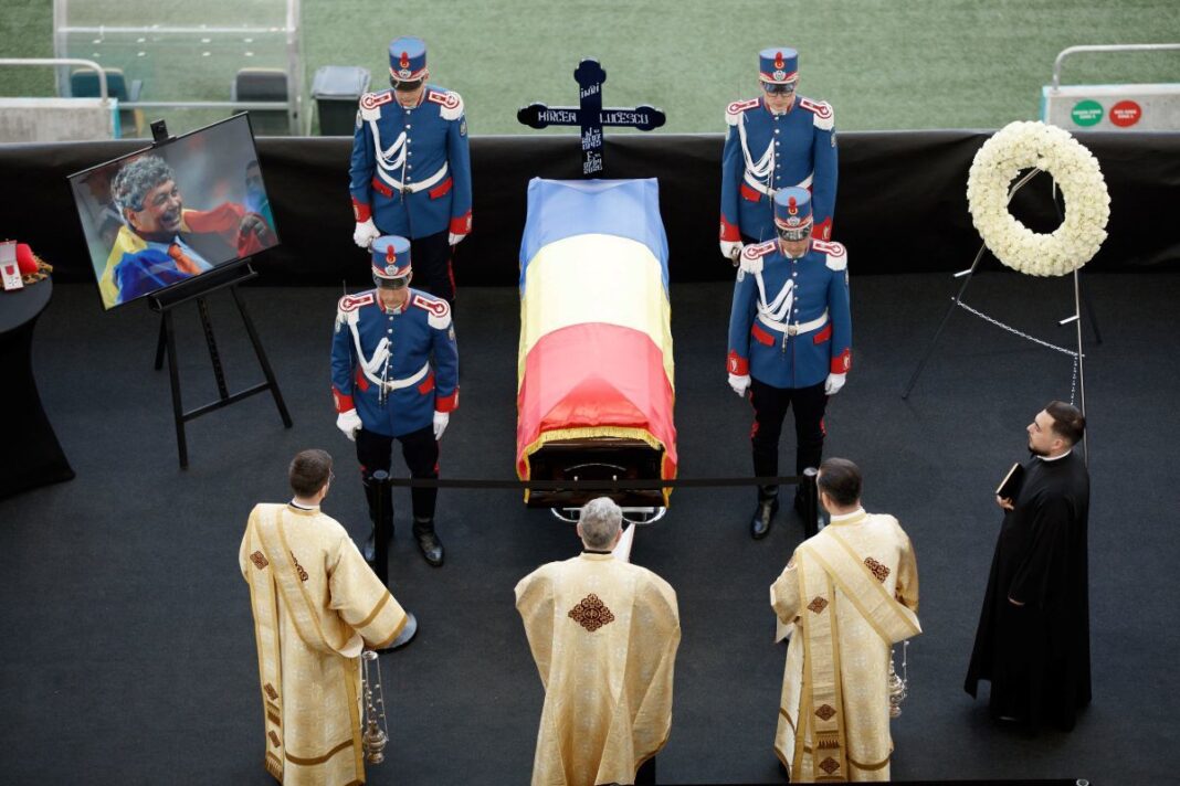 NEWS.ro: Dumitru Dragomir şi Daniel Pancu, printre cei care i-au adus un omagiu lui Mircea Lucescu: A fost mare pe pământ, cred că e mare şi în Rai