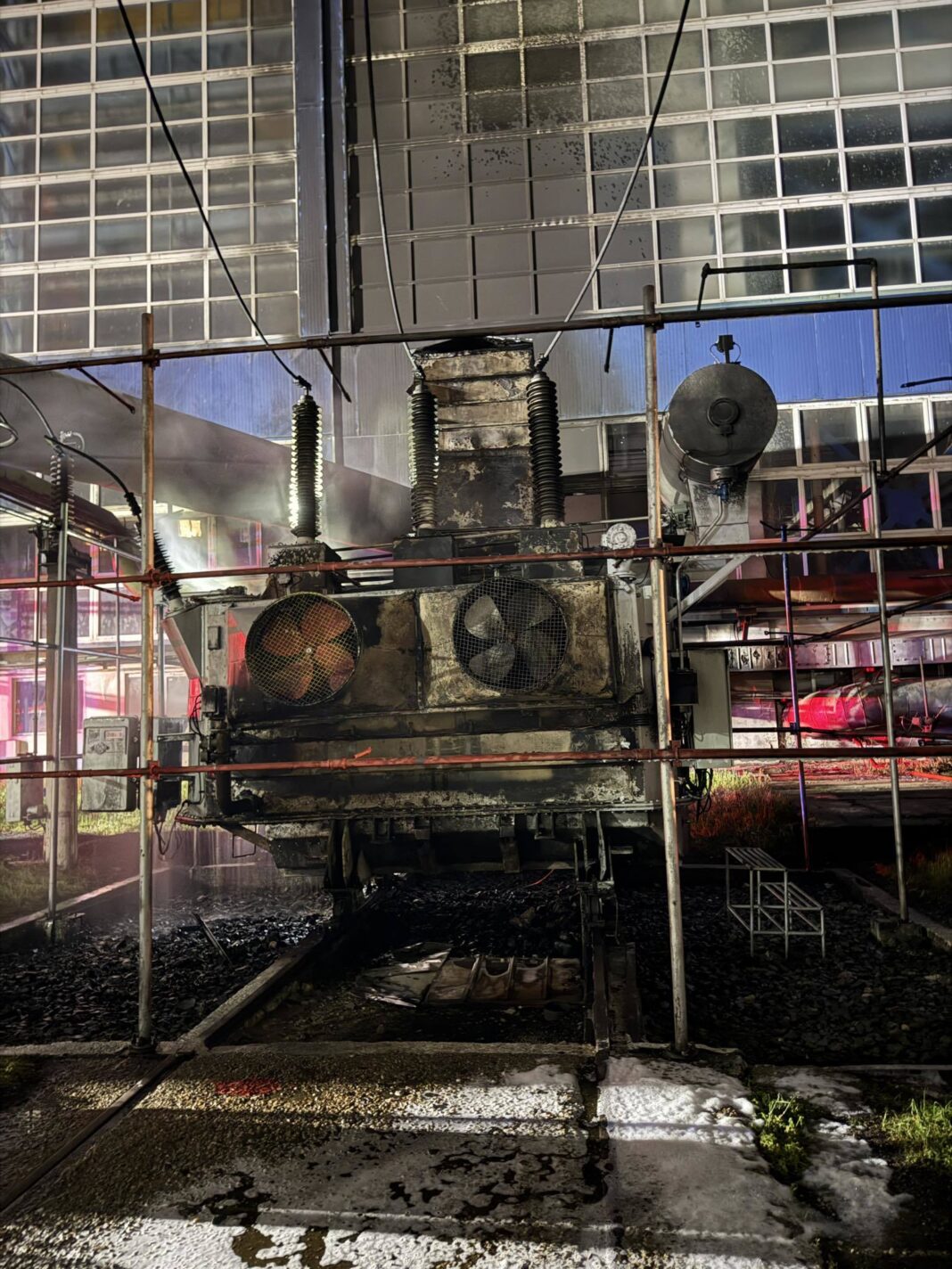 NEWS.ro: Echipele ELCEN continuă evaluarea echipamentelor după incendiul de la CET Bucureşti Vest / Analiză tehnică detaliată pentru identificarea cauzelor incidentului