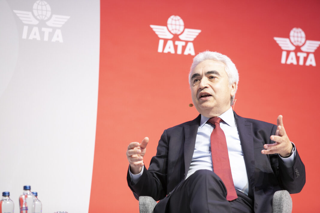 NEWS.ro: Europa mai are „probabil vreo 6 săptămâni” de combustibil pentru avioane, avertizează şeful agenţiei internaţionale pentru energie