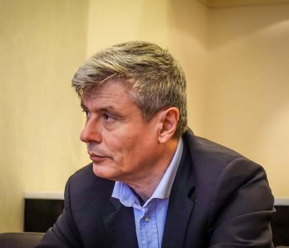 NEWS.ro: Europarlamentarul PNL Virgil Popescu: Niciun liberal nu va accepta ca PSD să-i schimbe premierul şi eventual şi preşedintele! Cei de la PSD ar trebui să se gândească la asta