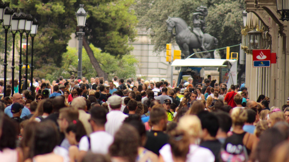 NEWS.ro: Eurostat: Populaţia UE este estimată să scadă cu 11,7% până în 2100, ceea ce înseamnă aproximativ 53 de milioane de persoane / Creştere în următorii trei ani / Cum arată proiecţiile pentru România