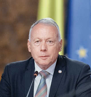 NEWS.ro: Eveniment News.ro - Laszlo Borbely: Am introdus în programa şcolară la clasa a VII-a conceptul de economie circulară pe înţelesul elevilor / Vor şti mai multe despre acest concept