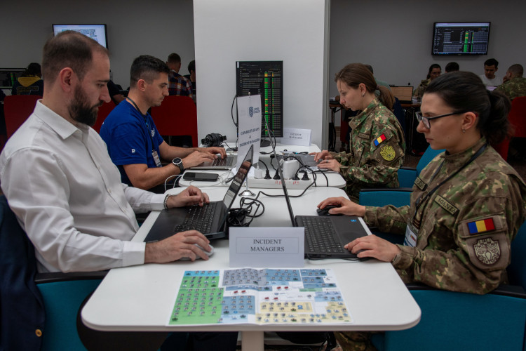 NEWS.ro: Exerciţiu internaţional de apărare cibernetică al NATO la Bucureşti / Echipele participante au avut misiunea de a apăra o infrastructură simulată împotriva a 8000 de atacuri cibernetice în timp real