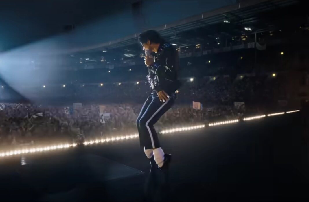 NEWS.ro: Familia Jackson s-a alăturat fanilor la Berlin pentru premiera mondială a filmului biografic despre Michael Jackson. Jaafar Jackson îl interpretează pe unchiul său, Michael. Filmul are toate şansele de a bate recordul de debut