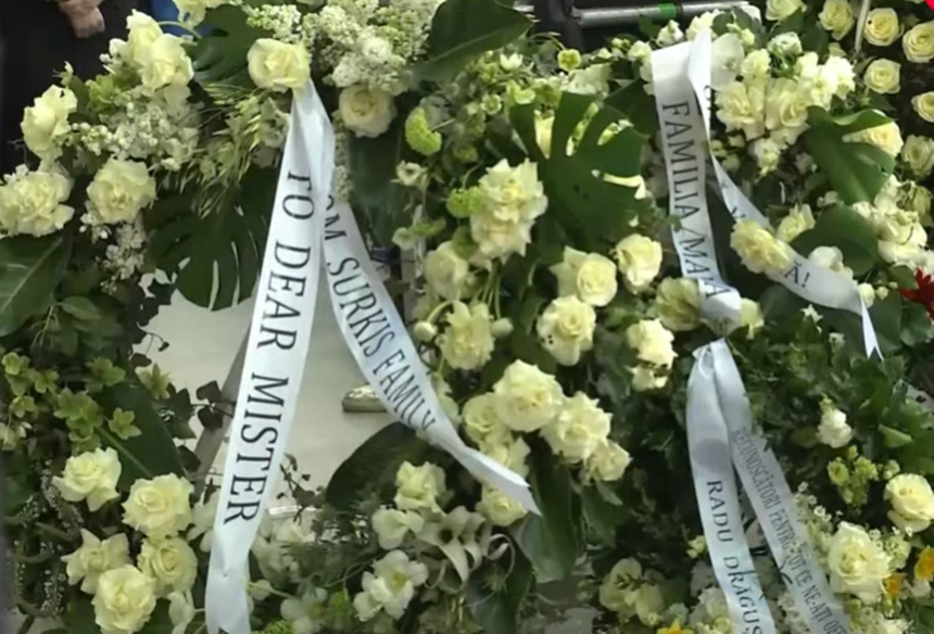 NEWS.ro: FCSB şi Dinamo i-au adus un ultim omagiu lui Mircea Lucescu la Arena Naţională / O coroană din partea lui Igor Surkis, depusă la catafalc