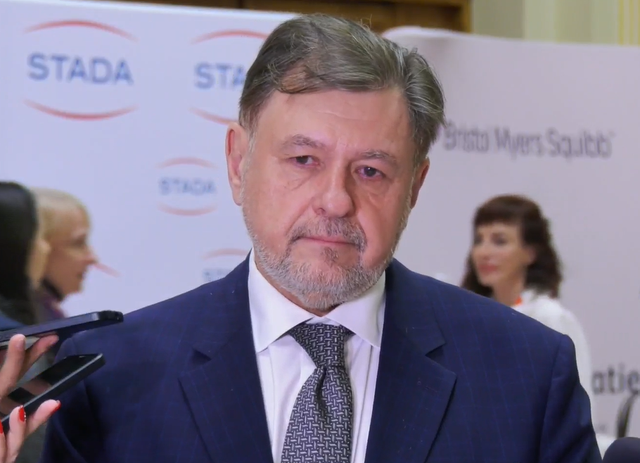 NEWS.ro: Fostul ministru Alexandru Rafila: Decizia de a nu mai cumpăra 29 de milioane de doze de vaccin COVID-19, pe care România nu le putea utiliza, a fost una corectă / Au existat numeroase runde de negocieri cu compania Pfizer şi cu reprezentanţii CE