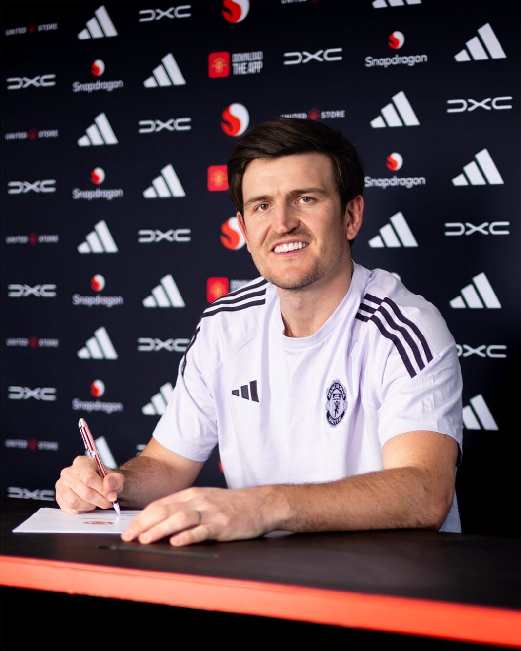 NEWS.ro: Fundaşul Harry Maguire şi-a prelungit contractul cu Manchester United