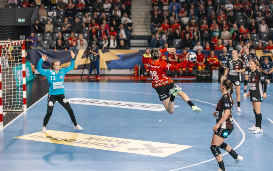 NEWS.ro: Handbal feminin: Gloria Bistriţa a ratat calificarea la Turneul Final Four al Ligii Campionilor; în semifinale vor juca Gyor, Metz, CSM Bucureşti şi Brest