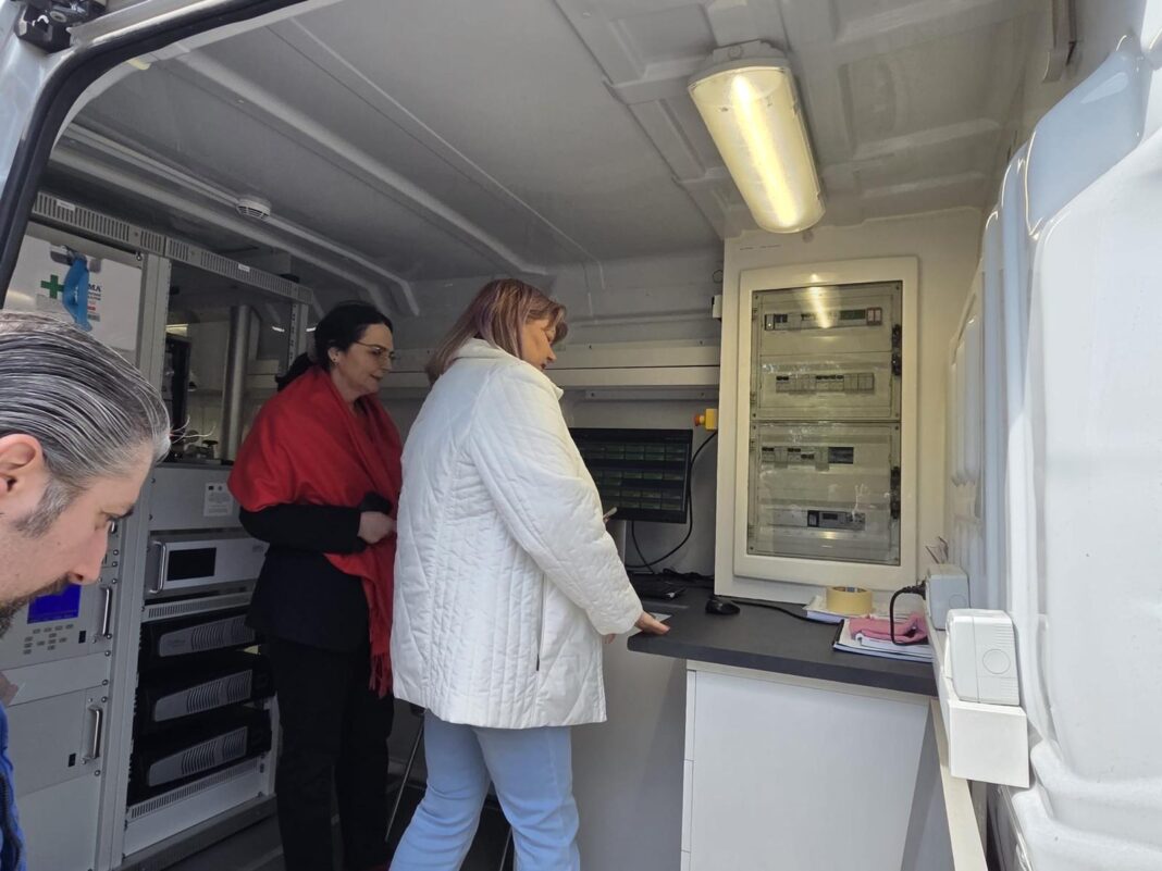 NEWS.ro: Ialomiţa: Aerul din Bărbuleşti, monitorizat la cererea Poliţiei / Dosar penal ce vizează o sesizare privind existenţa unor emisii de fum şi gaze poluante în zona fabricii de zahăr din Urziceni