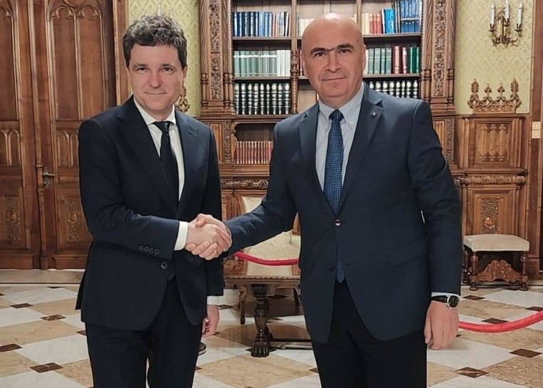 NEWS.ro: Ilie Bolojan: Am avut discuţii cu preşedintele, l-am informat că nu voi demisiona. Dacă ar fi o rezervă financiară şi aş şti că, schimbând o persoană, toate lucrurile se rezolvă,  credeţi-mă, mâine n-aş mai fi. Dar nu este această situaţie