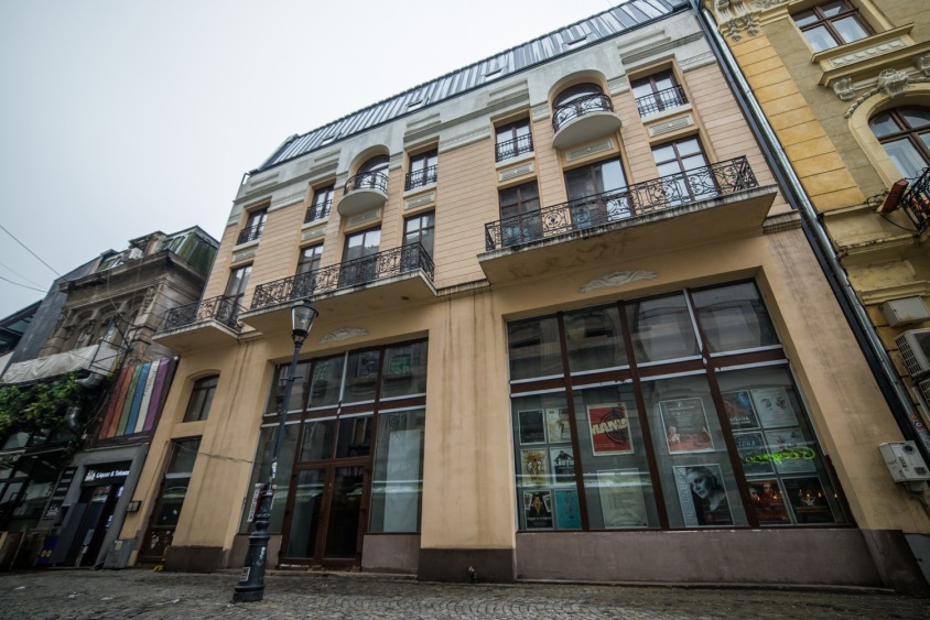 NEWS.ro: Imobil de pe strada Lipscani, transformat în centru expoziţional