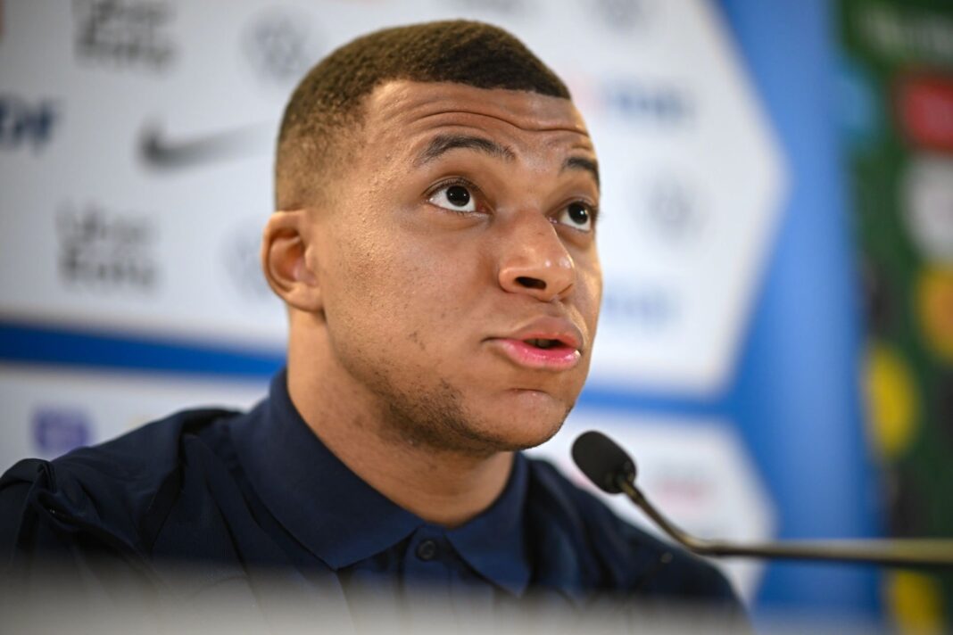 NEWS.ro: Îngrijorare la naţionale Franţei: Kylian Mbappe a cerut să fie schimbat la finalul meciului Real Madrid-Betis Sevilla. El a acuzat dureri la ischiogambieri