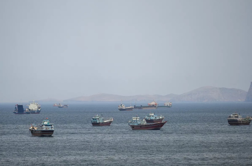 NEWS.ro: Iranul a reţinut două nave în strâmtoarea Ormuz, Washingtonul a minimizat incidentul