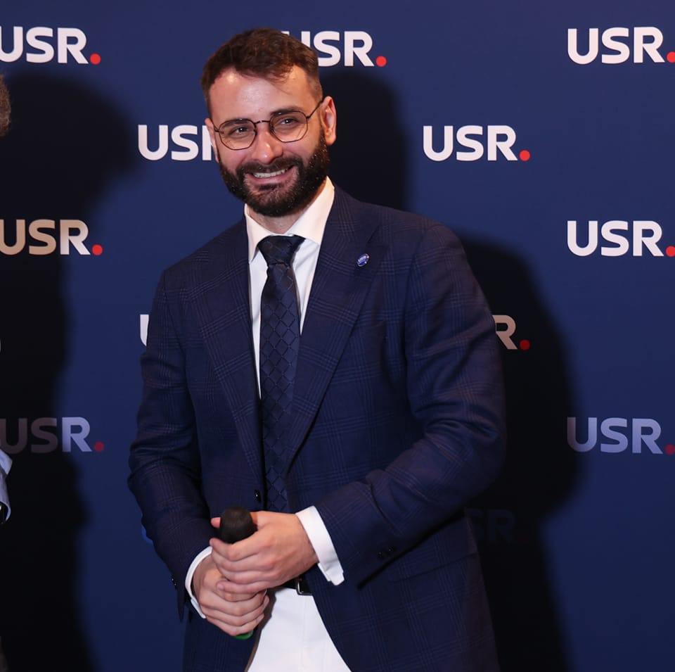 NEWS.ro: Iulian Lorincz (USR), despre procesul Pfizer: Vlad Voiculescu nu a semnat absolut niciun document de achiziţie de vaccinuri / S-a creat acel CNCAV, care era condus de premierul României şi de Secretariatul General al Guvernului