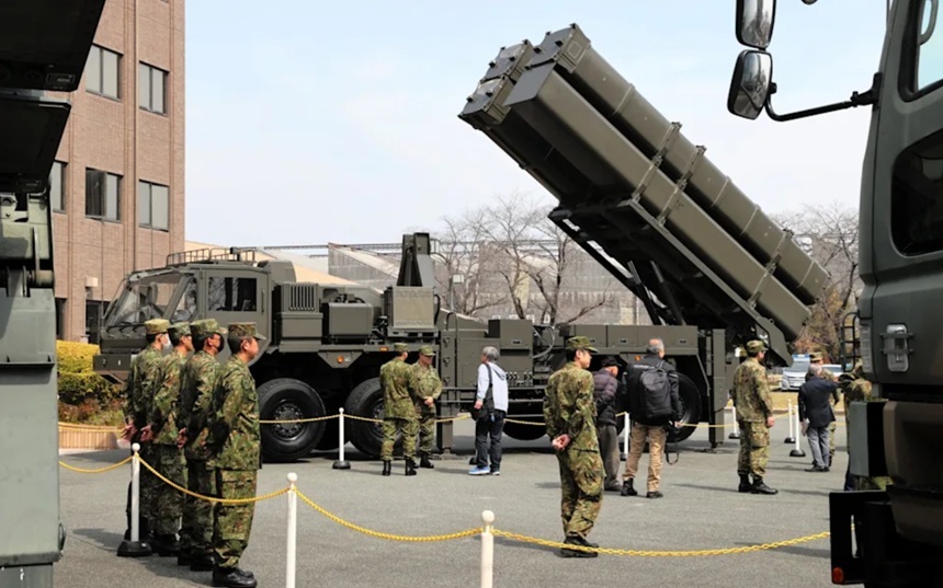 NEWS.ro: Japonia ridică ultimele bariere împotriva exportului de armament, o schimbare istorică, şi deschide calea vânzării de armament letal în pofida unei Constituţii pacifiste după al Doilea Război Mondial