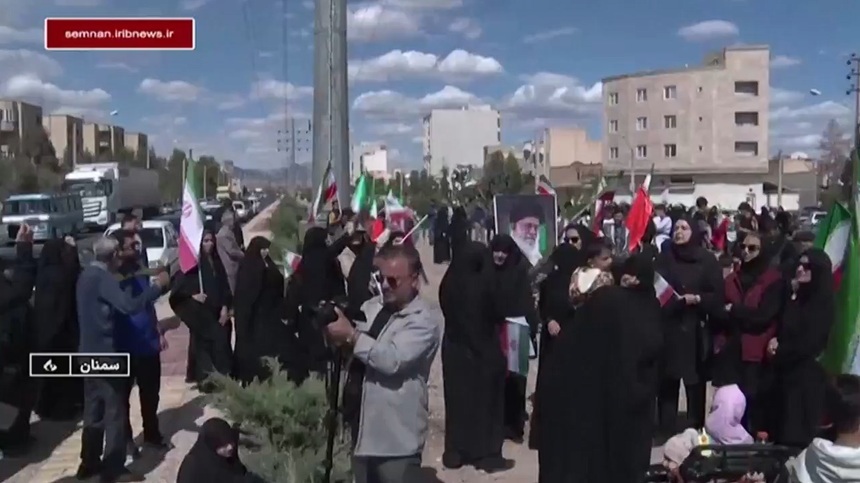 NEWS.ro: Lanţ uman în jurul unei centrale electrice, la Semnan, odată cu apropierea expirării ultimatumului lui Trump