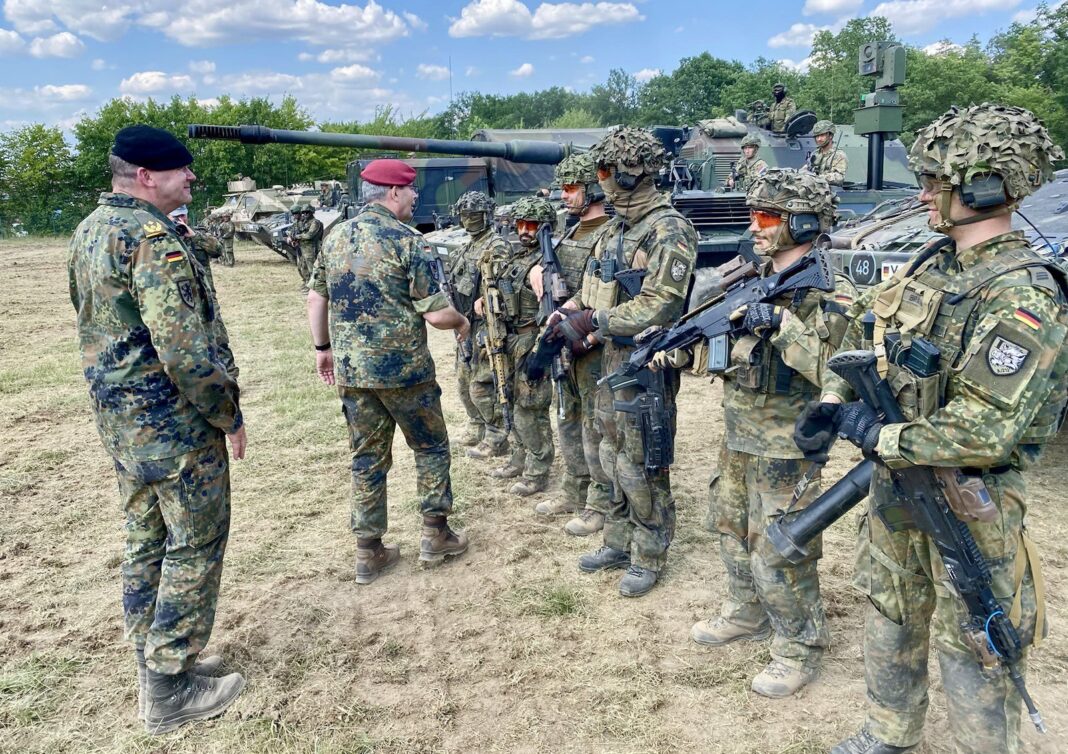 NEWS.ro: Lege nouă în Germania: Bărbaţii au nevoie de autorizaţie militară pentru şederi prelungite în străinătate