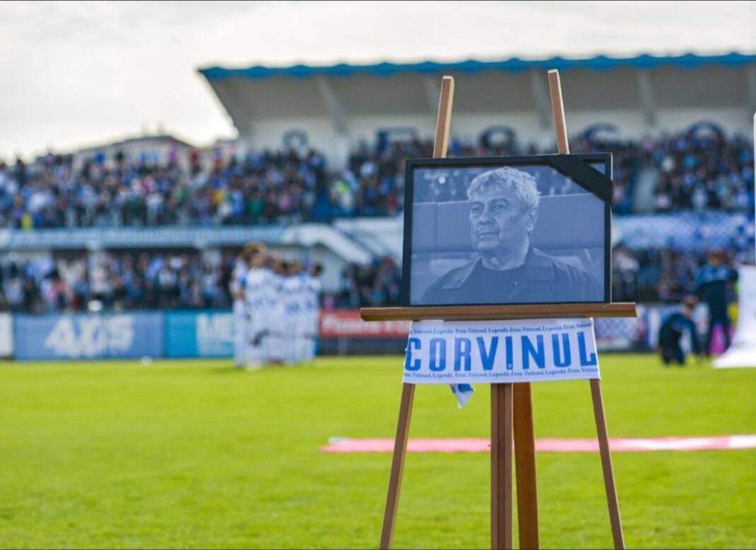 NEWS.ro: Liga 2: Corvinul Hunedoara a învins Chindia, scor 2-0. Hunedorenii au evoluat cu tricouri speciale în semn de omagiu adus lui Mircea Lucescu - FOTO