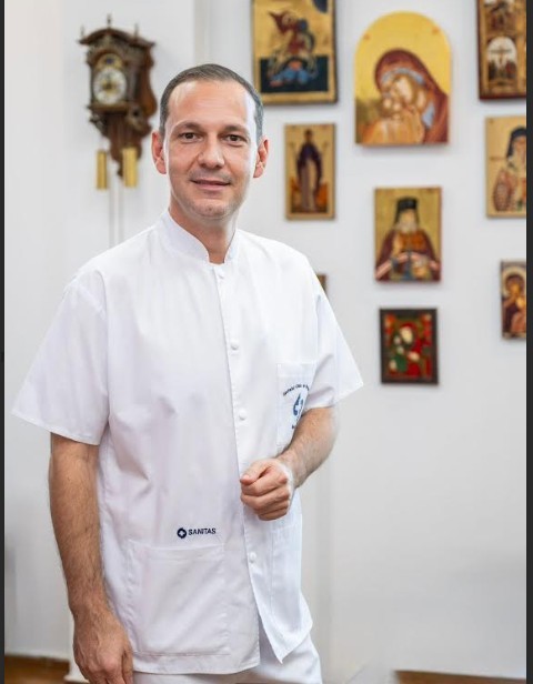 NEWS.ro: Medicul Radu Ţincu: Nu trebuie să mâncăm la masa de Paşte în două ore cât în două zile. Oamenii consumă cantităţi mari de alcool în această perioadă, fără să ia în calcul că e o substanţă toxică. Ce spune despre efectul emoţiilor pozitive în organism