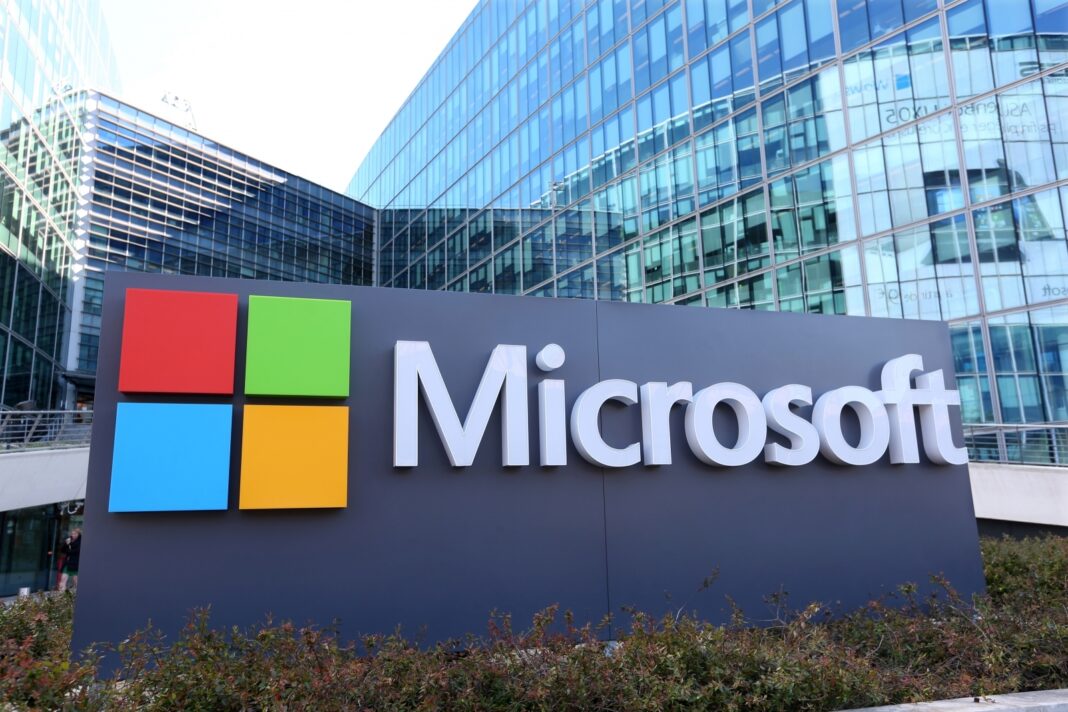 NEWS.ro: Microsoft pregăteşte primul program voluntar de plecări din istoria sa, vizând până la 7% din angajaţii din SUA