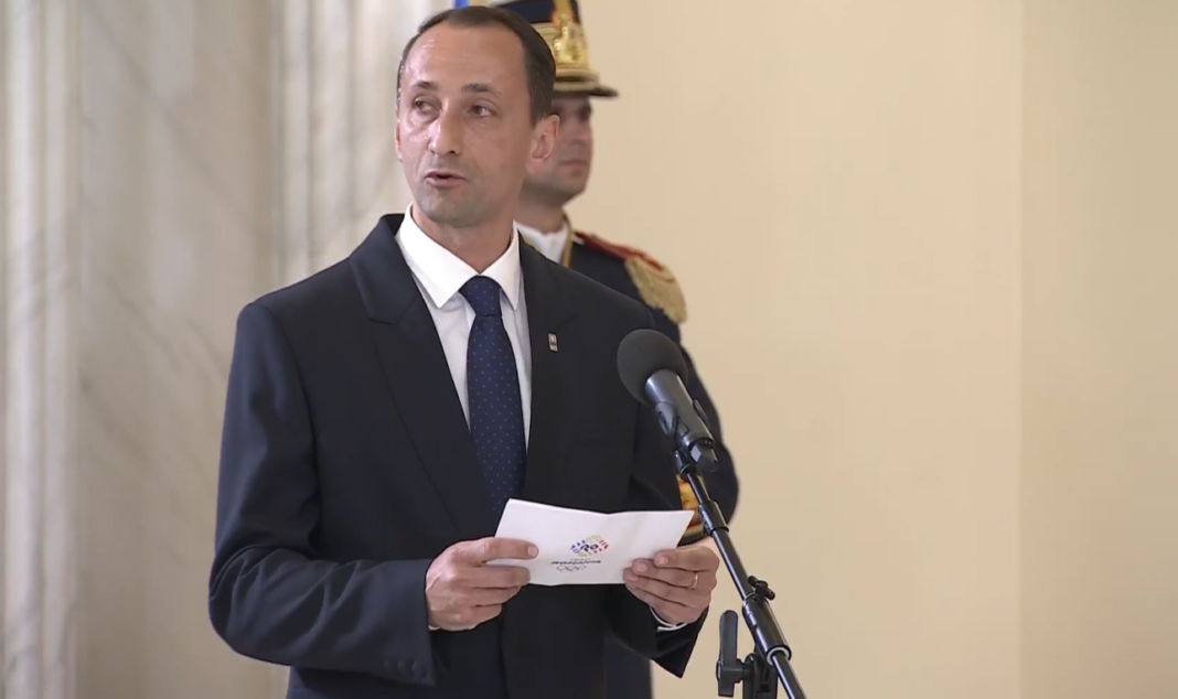 NEWS.ro: Mihai Covaliu, la Arena Naţională pentru un ultim omagiu lui Mircea Lucescu:   Faptul că atâta lume a venit să-i aducă un omagiu arată ce a însemnat Mircea Lucescu pentru România