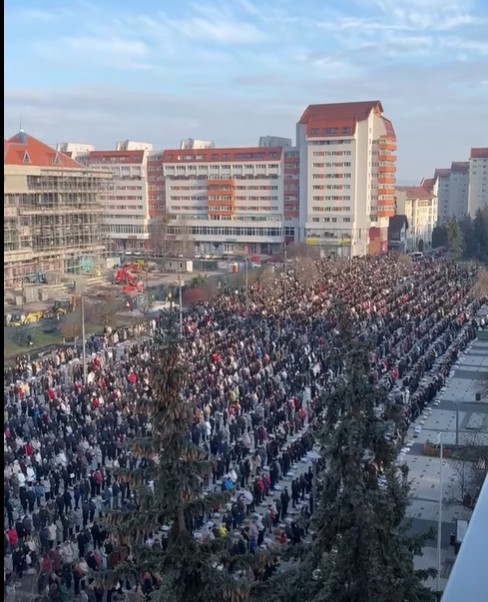 NEWS.ro: Mii de credincioşi catolici au participat la ceremonia de sfinţire a bucatelor, la Miercurea Ciuc/ Vicepreşedintele CJ Harghita: Ducem mai departe credinţa strămoşilor noştr - FOTO, VIDEO