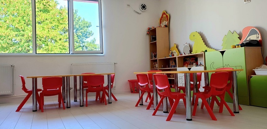 NEWS.ro: Ministerul Educaţiei a stabilit forma finală a Calendarului de înscriere la creşă/grădiniţă şi în serviciile de educaţie timpurie complementare pentru anul şcolar 2026-2027/ Criteriul de înscriere nu este „primul venit, primul servit”