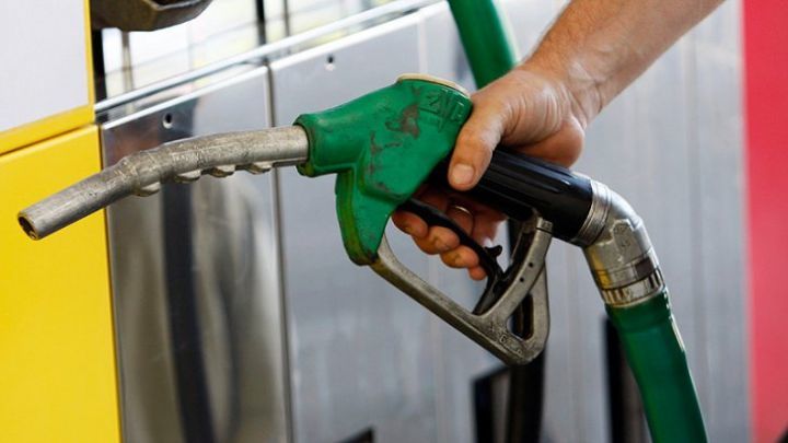 NEWS.ro: Ministrul Energiei susţine că, în cazul unor noi majorări de preţuri la motorină, e nevoie de măsuri din partea statului, întrucât pe fiecare creştere cu 10 dolari a preţului barilului de petrol există o creştere de 45 de bani pe litru la pompă
