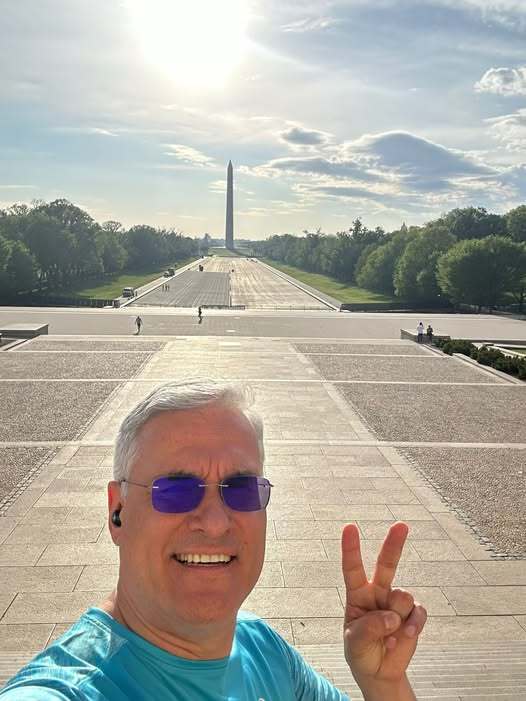 NEWS.ro: Ministrul Investiţiilor, la reuniunile de primăvară ale Grupului Băncii Mondiale şi FMI, la Washington / Pîslaru şi-a început ziua cu o alergare pe Esplanada Naţională, între monumentele părinţilor fondatori Abraham Lincoln şi George Washington