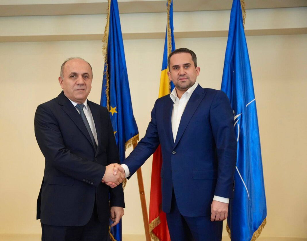 NEWS.ro: Ministrul Transporturilor a semnat trei contracte de finanţare cu SRI, STS şi SPP / Investiţiile vizează achiziţia de vehicule electrice şi dezvoltarea infrastructurii de reîncărcare