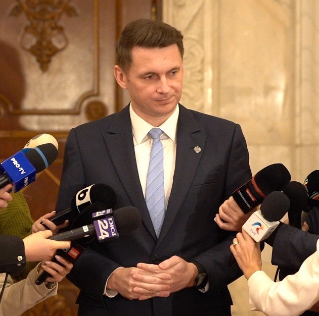 NEWS.ro: Mircea Abrudean consideră că preşedintele Nicuşor Dan poate salva această coaliţie de guvernare: Are legitimitatea necesară şi atributele constituţionale să medieze / Se simte această nevoie de a exista un mediator