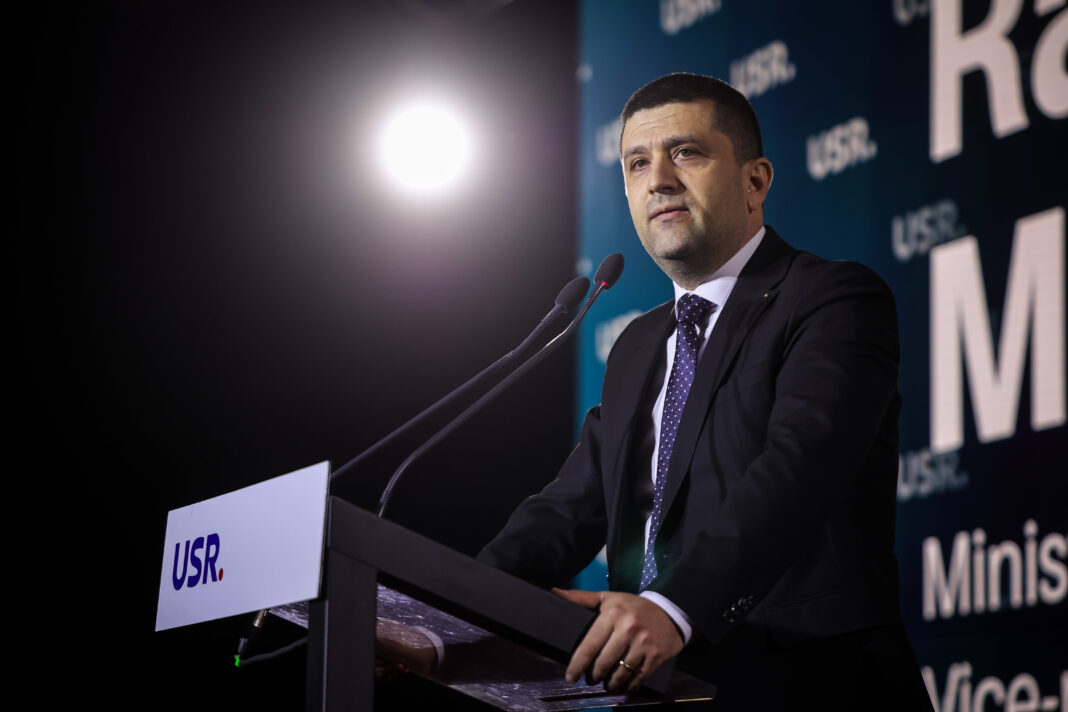 NEWS.ro: Miruţă spune că preocuparea lui este să ţină ministerul Transporturilor pe linia de plutire, până vine un ministru plin: Evident că, dacă voi găsi nereguli, nu voi închide ochii, cum n-am închis nici până acum, chiar dacă se vor supăra unii