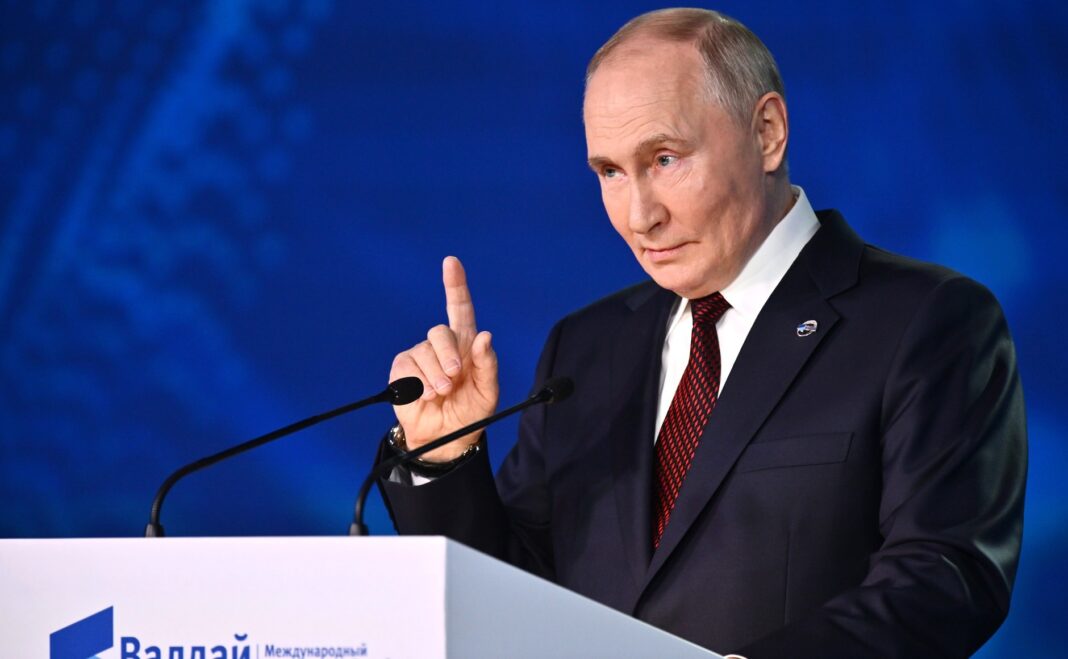 NEWS.ro: Moscova pregăteşte o lege care îi va permite lui Putin să trimită „legal” trupe în alte ţări sub pretextul „apărării drepturilor cetăţenilor Federaţiei Ruse”