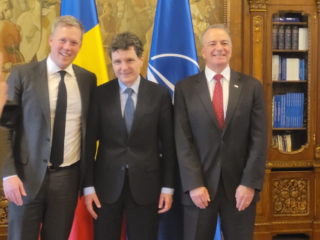 NEWS.ro: Nicuşor Dan, discuţie cu secretarul Forţelor Terestre ale SUA: România rămâne cel mai de încredere partener şi aliat al SUA la Marea Neagră / România este pregătită să facă mai mult pentru propria sa securitate şi pentru securitatea Alianţei