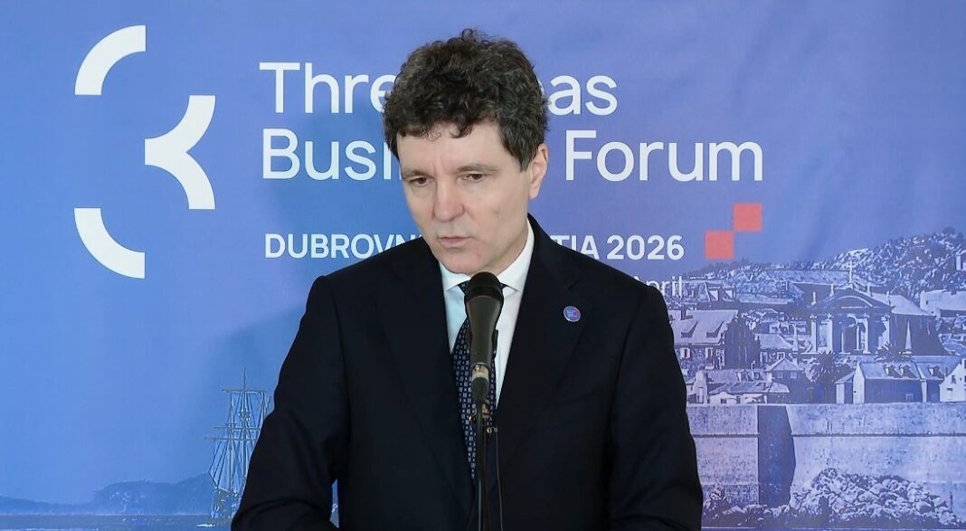 NEWS.ro: Nicuşor Dan îşi menţine afirmaţia că nu va numi un premier susţinut de AUR: Eu doresc şi voi acţiona pentru ca România să fie guvernată de forţe pro-occidentale. Nu cred că e o chestiune serioasă suspendarea din funcţie