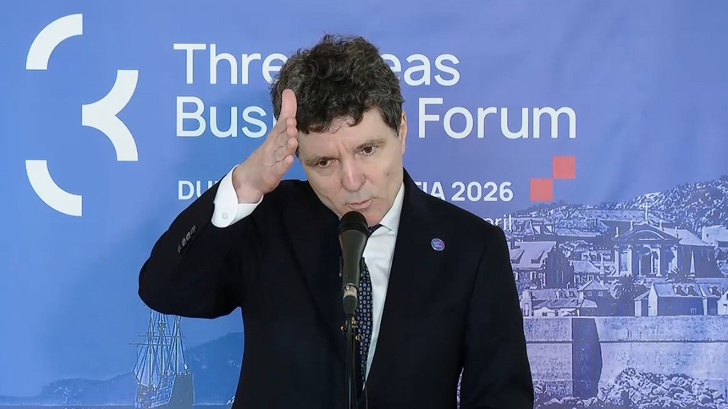 NEWS.ro: Nicuşor Dan spune că, dacă pică Guvernul, vor avea consultări foarte repede: România păstrează direcţia pro-occidentală şi există o voinţă politică, la nivelul partidelor, pentru asta