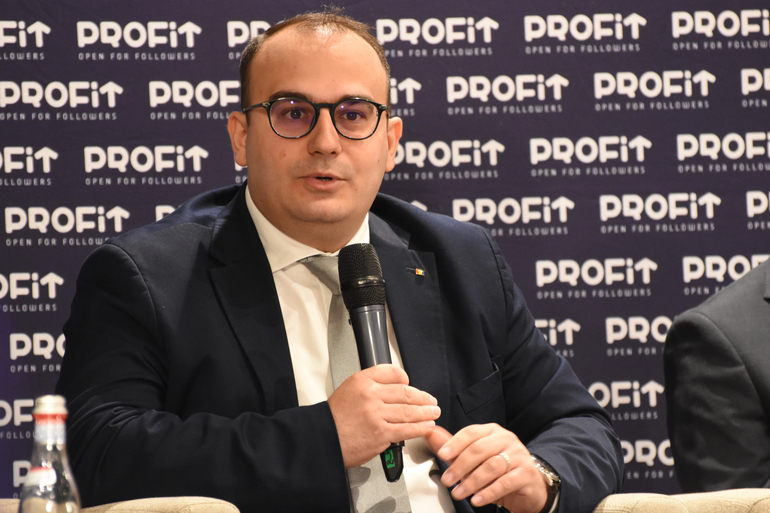 NEWS.ro: Nota de plată o acoperă populaţia şi firmele când statul generează dezechilibre. Florin Zaharia, secretar de stat Finanţe: Stabilizarea finanţelor publice şi perspectiva de a nu mai creşte taxele, cel mai mare câştig, de la care nu trebuie să ne abatem