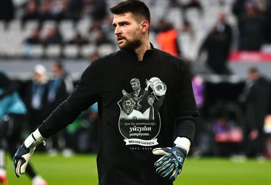 NEWS.ro: “Nu te vom uita niciodată”. Beşiktaş l-a omagiat pe Mircea Lucescu la meciul cu Antalyaspor, scor 4-2 - VIDEO