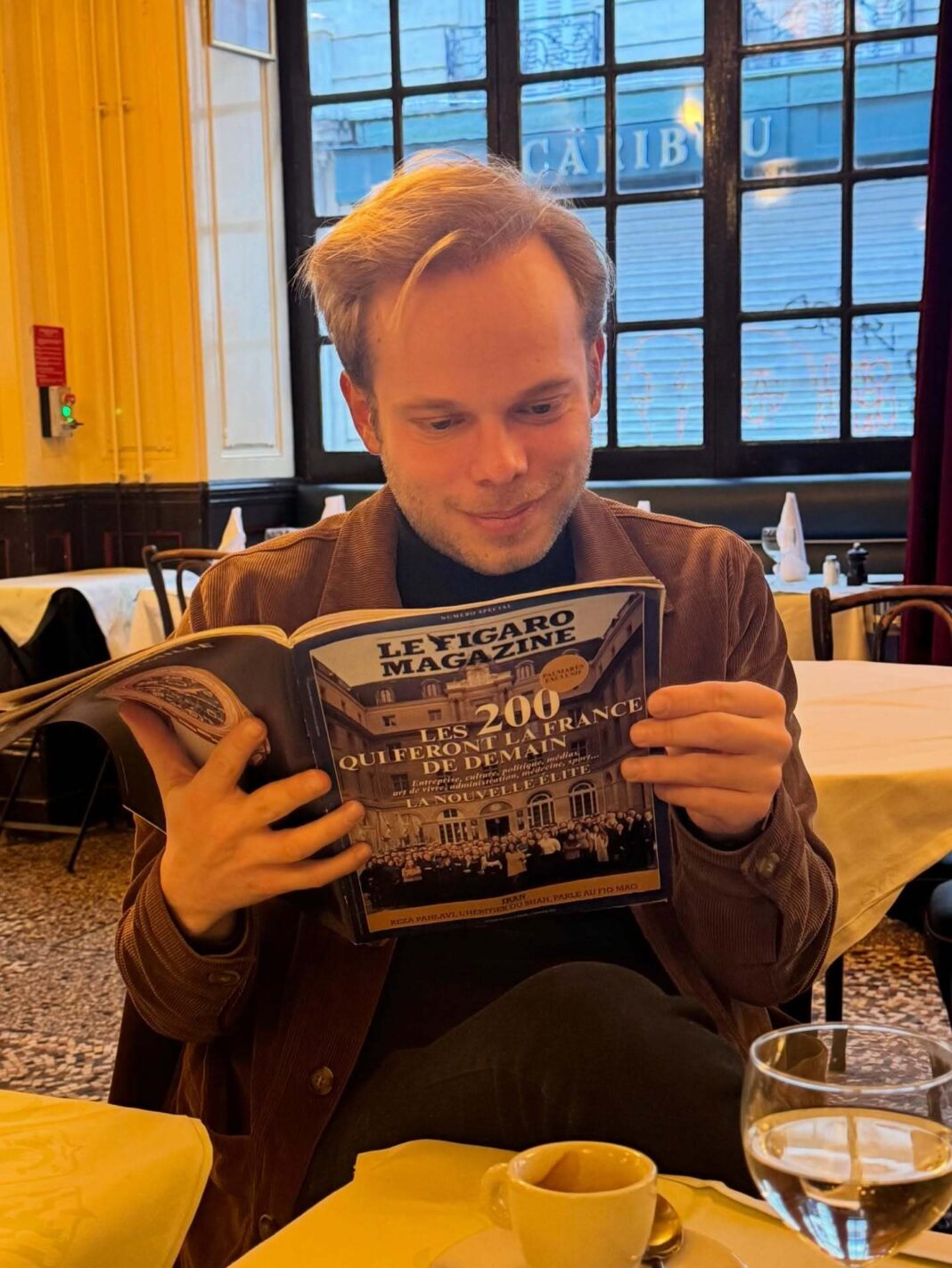 NEWS.ro: O stea în ascensiune a extremei drepte franceze a reuşit să transforme o anchetă de rutină într-o armă împotriva posturilor publice de radio şi televiziune. Partidul lui Le Pen afirmă că va privatiza mass-media finanţată de stat dacă va ajunge la putere