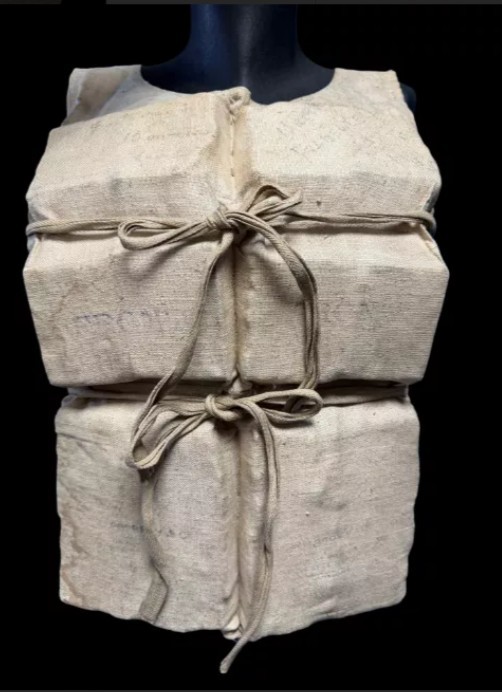 NEWS.ro: O vestă de salvare aparţinând unui supravieţuitor de pe Titanic este scoasă la vânzare la o  licitaţie fără precedent - FOTO